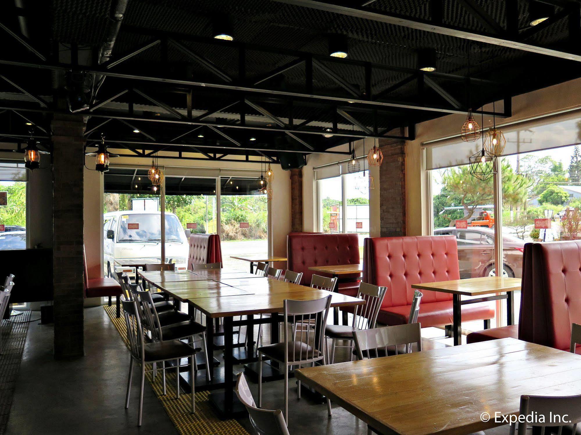 Hotel Capital O 642 The Junction Tagaytay à Tagaytay City Extérieur photo