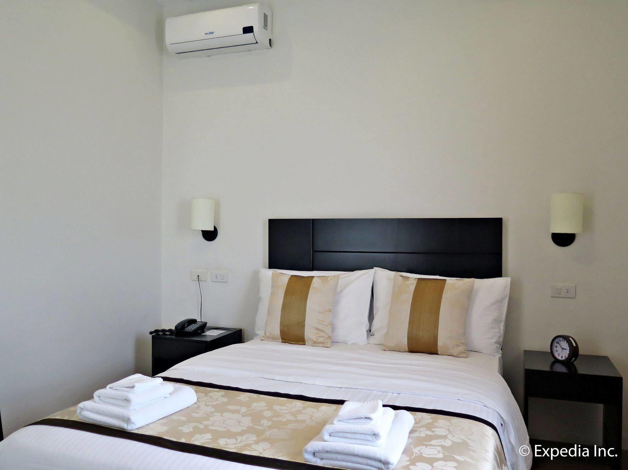 Hotel Capital O 642 The Junction Tagaytay à Tagaytay City Extérieur photo