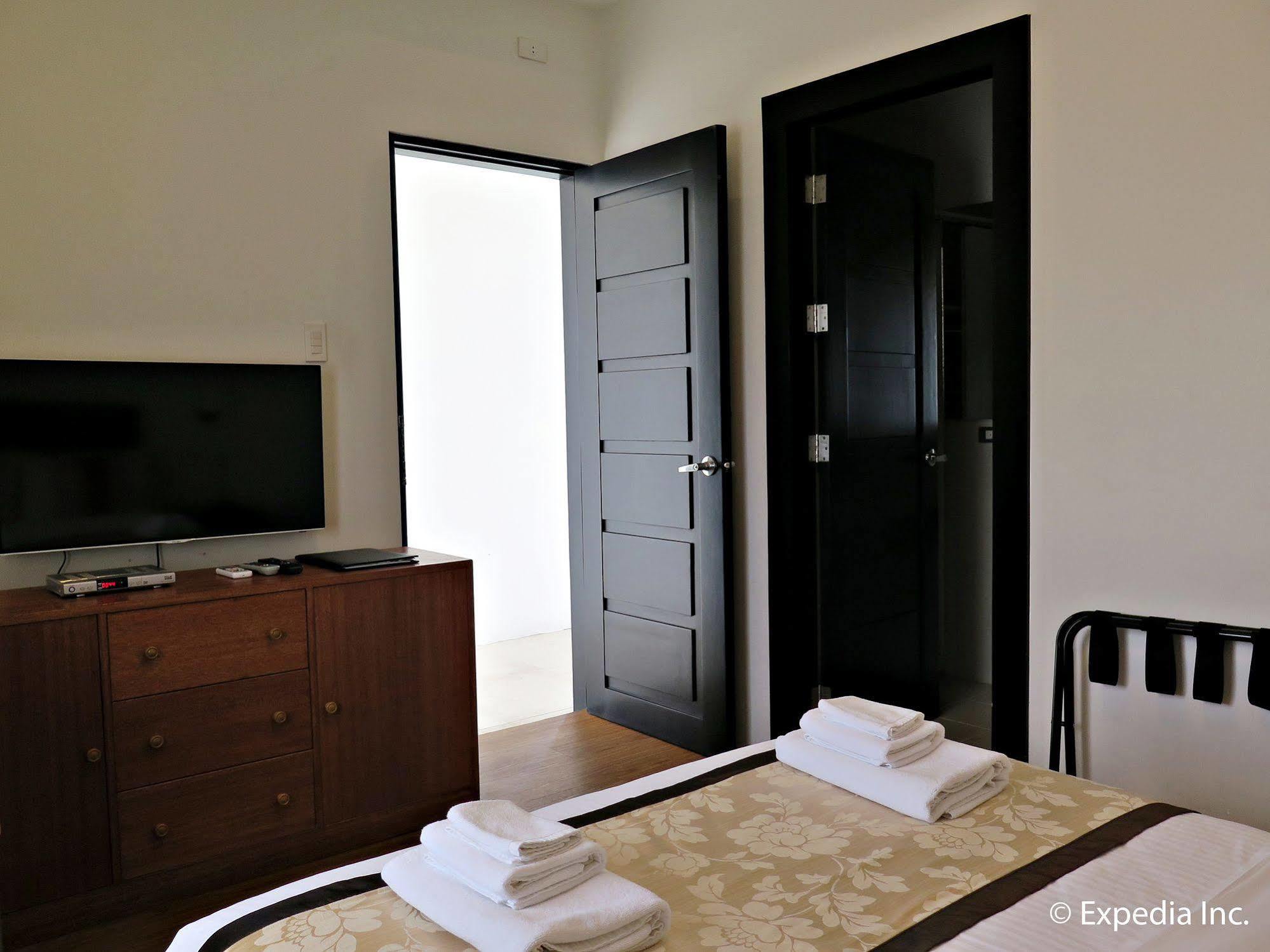 Hotel Capital O 642 The Junction Tagaytay à Tagaytay City Extérieur photo