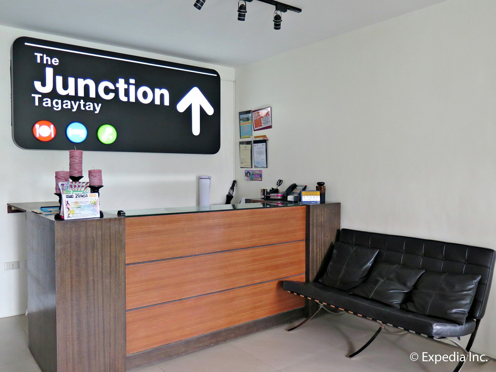 Hotel Capital O 642 The Junction Tagaytay à Tagaytay City Extérieur photo