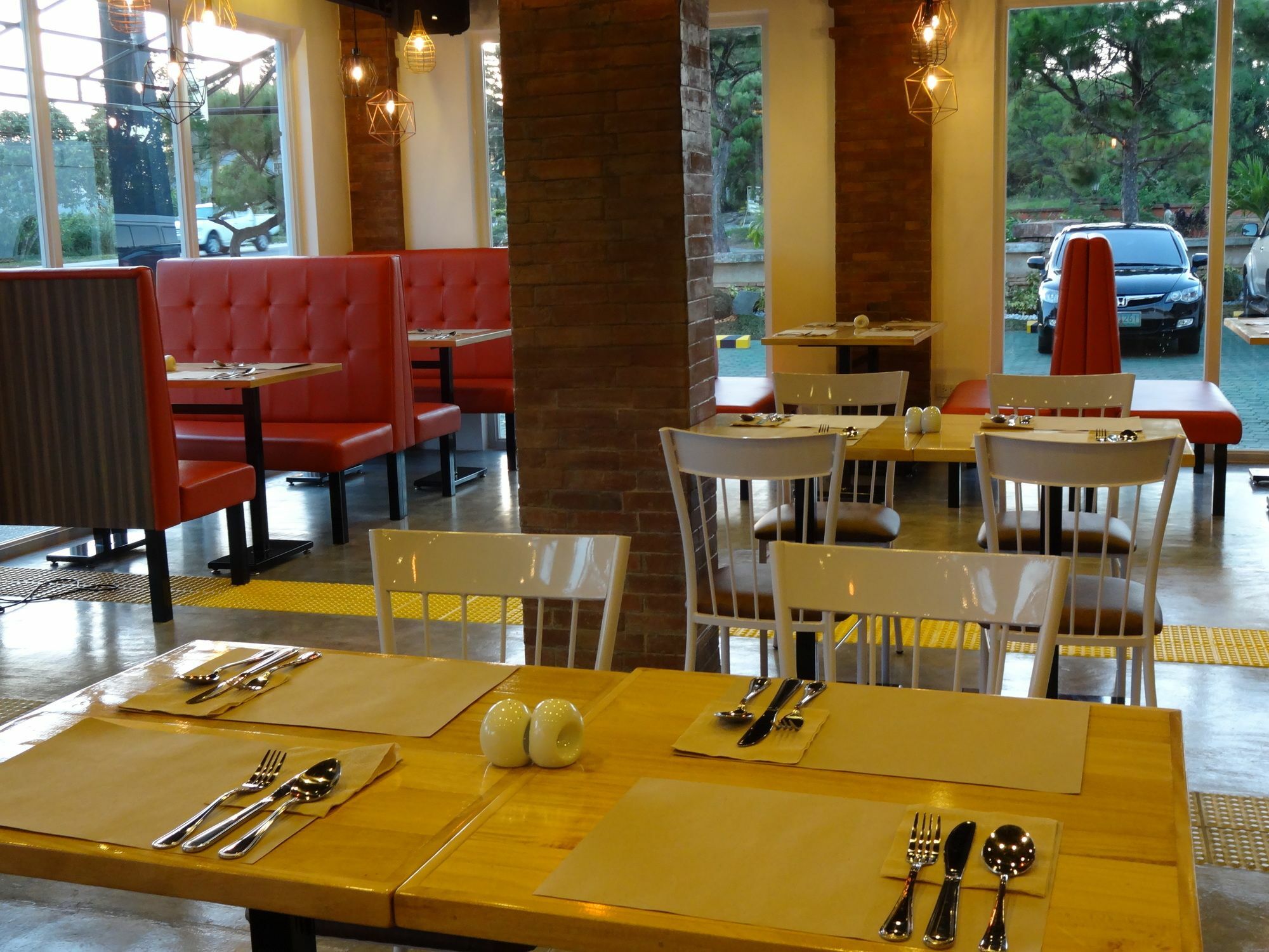 Hotel Capital O 642 The Junction Tagaytay à Tagaytay City Extérieur photo